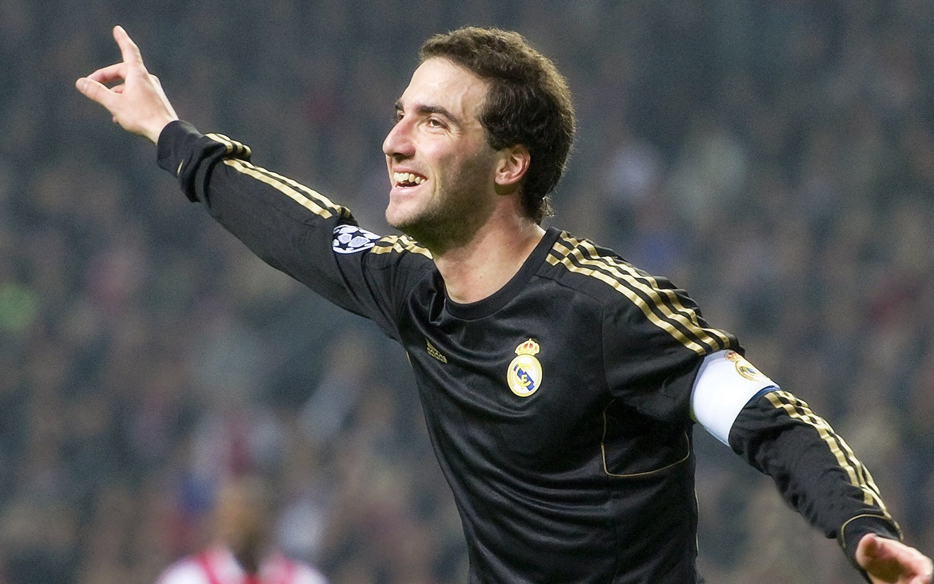 热那亚球员间发生冲突事件，俱乐部立即开除，热那亚战绩