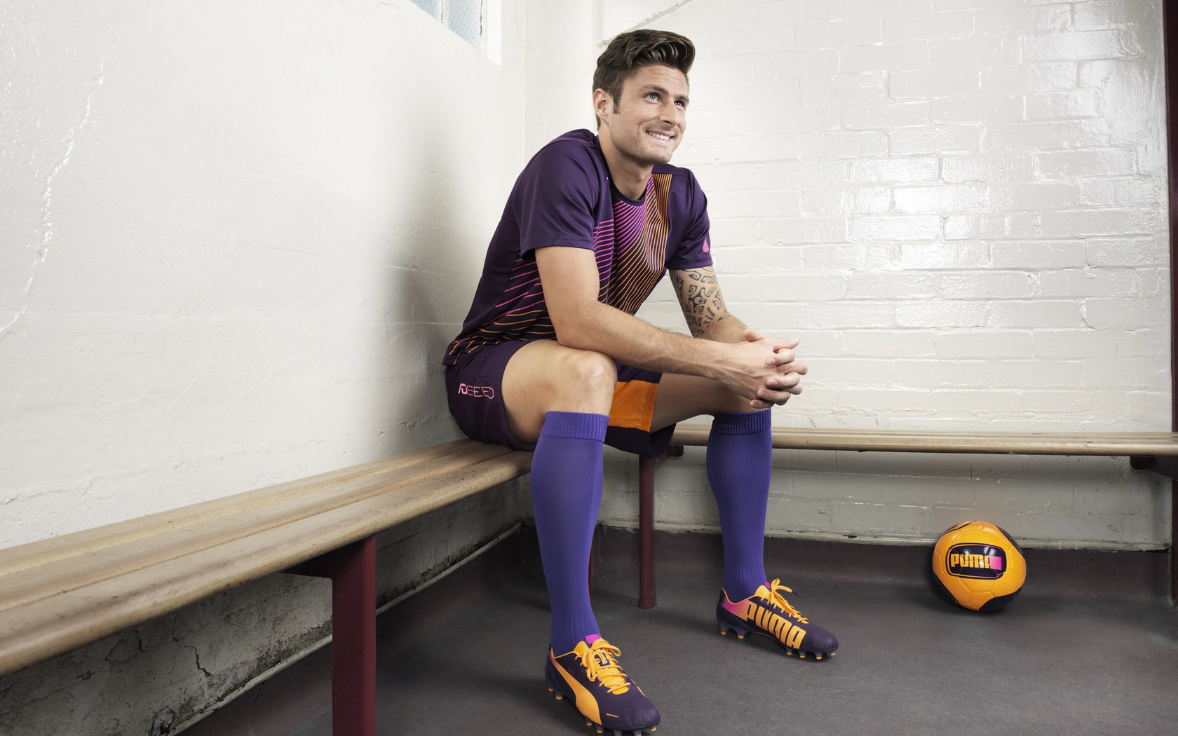 “英超豪门大比拼：争夺榜首引发关注”，英超十大豪门球队