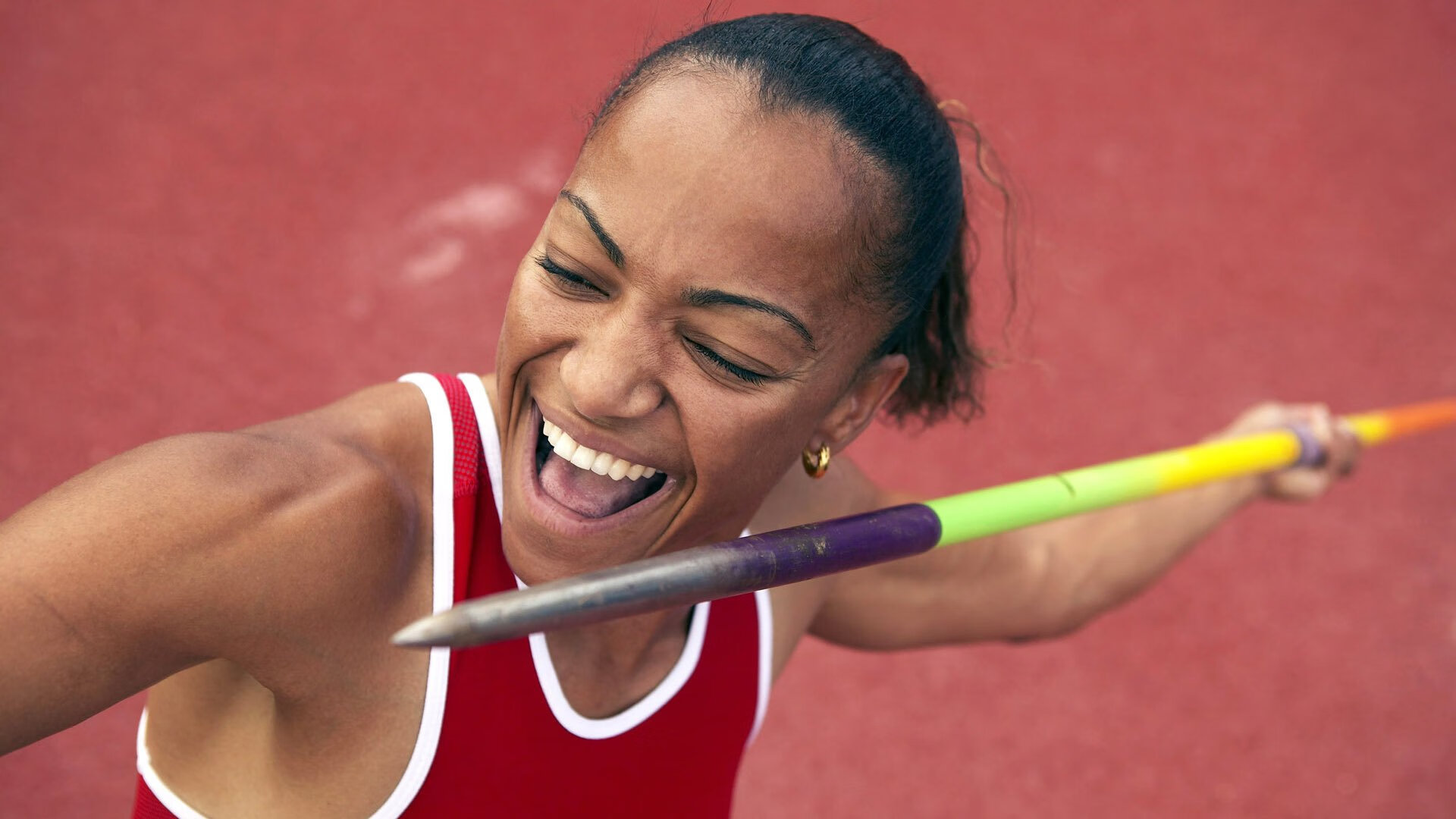 九游-克罗地亚骑手吉塔·日特科维奇在2024年国际马术联合会世界障碍赛中以“Dior Hrvaška”马匹获得第八名，展现坚韧精神。